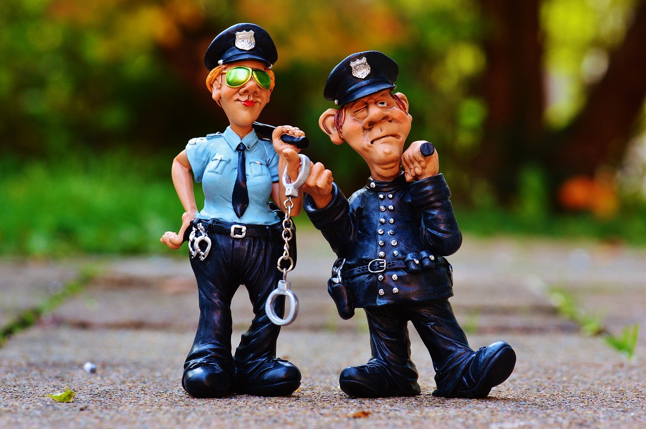 英国社会动荡，警察部队面临崩溃边缘的挑战