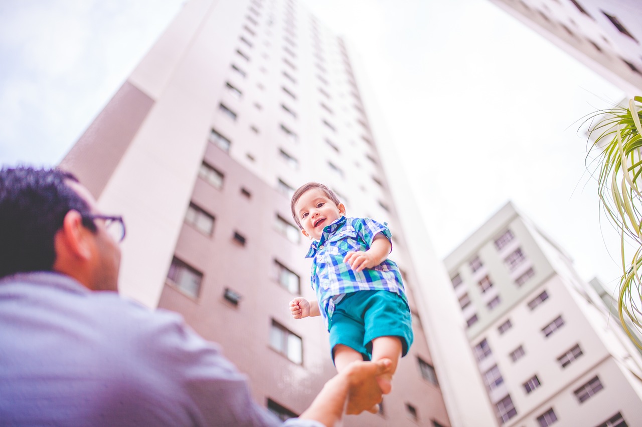 孩子哭闹跑头等舱，飞机延误引众怒——一次不愉快的飞行经历