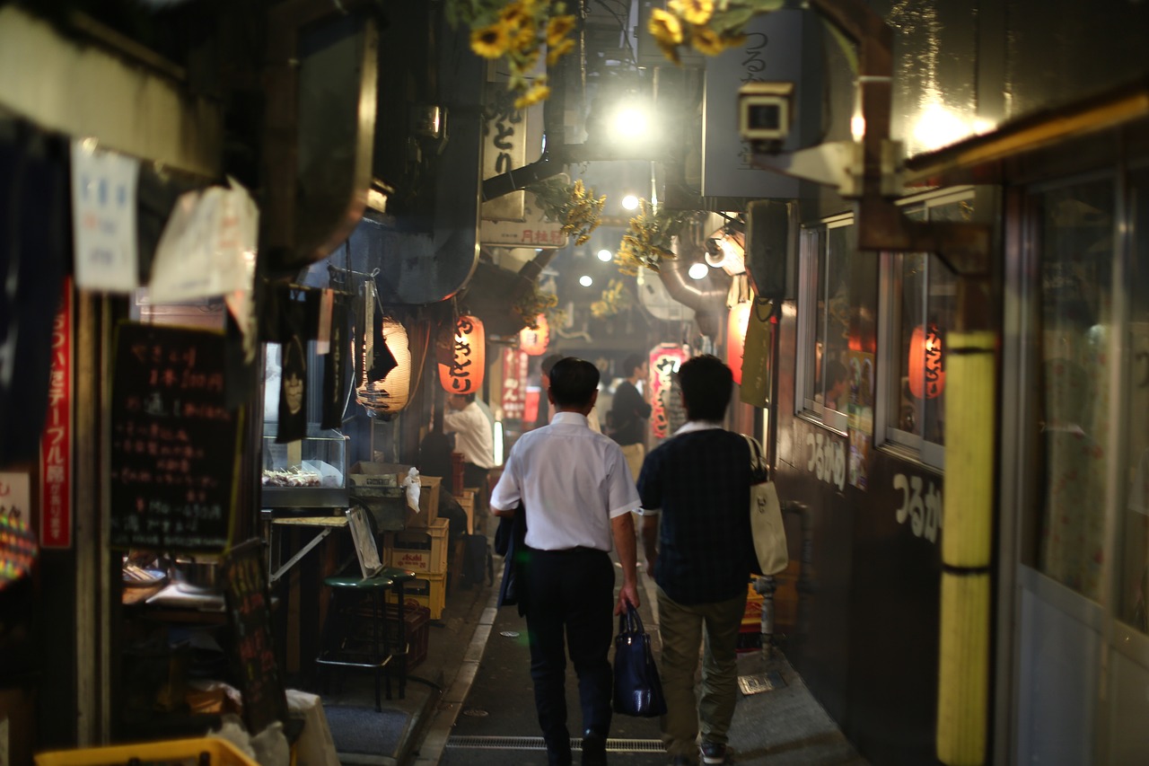 东京暴雨地铁站被淹，城市防洪的挑战与反思